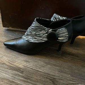 LIKE NEW Bella Vita Leather Zebra Booties